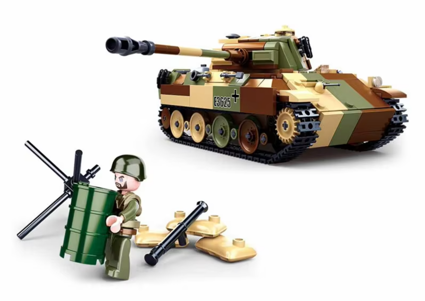 WWII German King Tiger Tank + 3 Soldiers